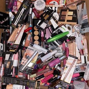 MAKEUP LOT 20PIECE READ DESCRIPTION
